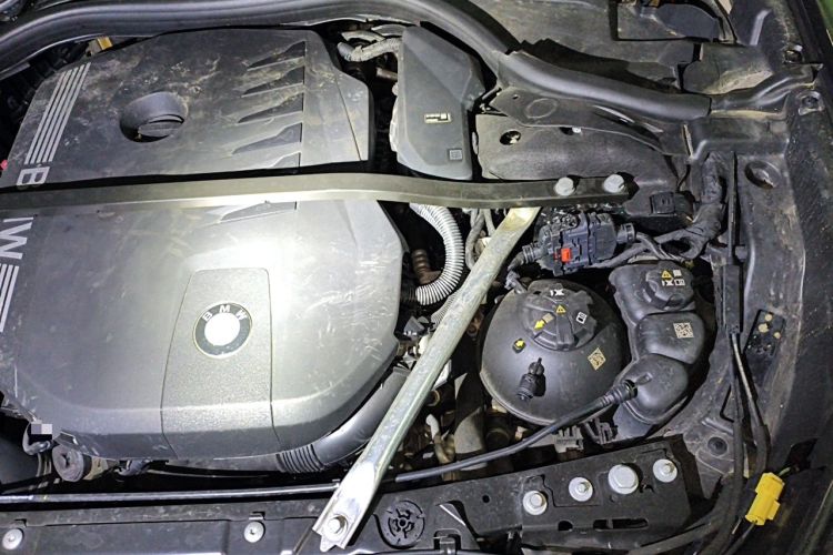 Used BMW 7 Series 2023 735Li M Sport Package Engine Bay Left