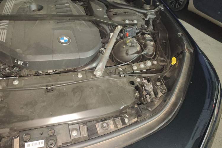 Used BMW 7 Series 2023 735Li Luxury Package Engine Bay Left