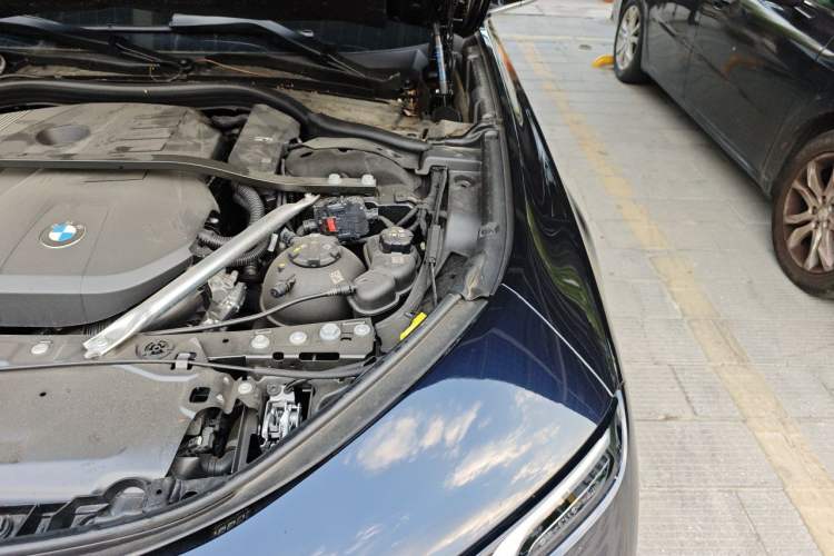 Used BMW 7 Series 2023 735Li M Sport Package Engine Bay Left