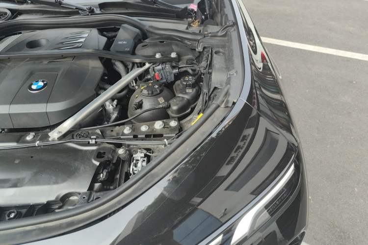 Used BMW 7 Series 2023 735Li M Sport Package Engine Bay Left