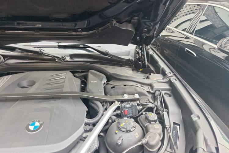 Used BMW 7 Series 2023 735Li M Sport Package Engine Bay Left
