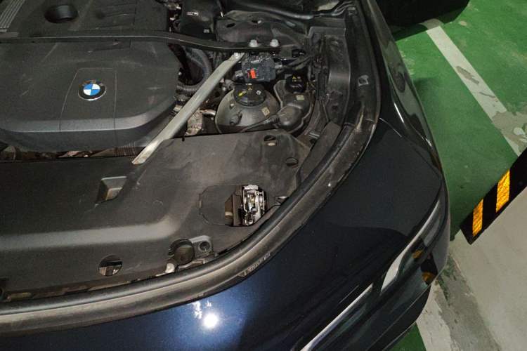Used BMW 7 Series 2023 735Li M Sport Package Engine Bay Left