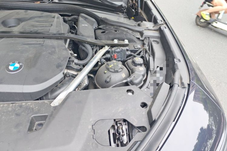 Used BMW 7 Series 2023 735Li Luxury Package Engine Bay Left