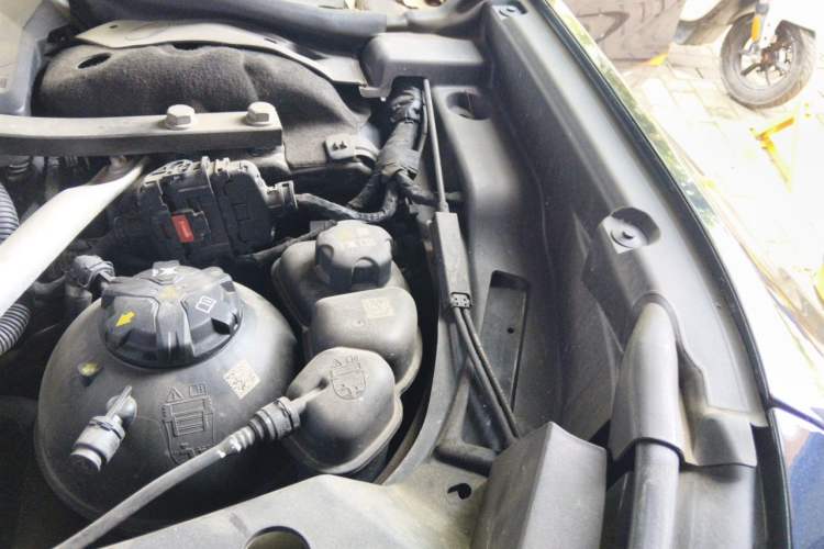 Used BMW 7 Series 2023 735Li Luxury Package Engine Bay Left
