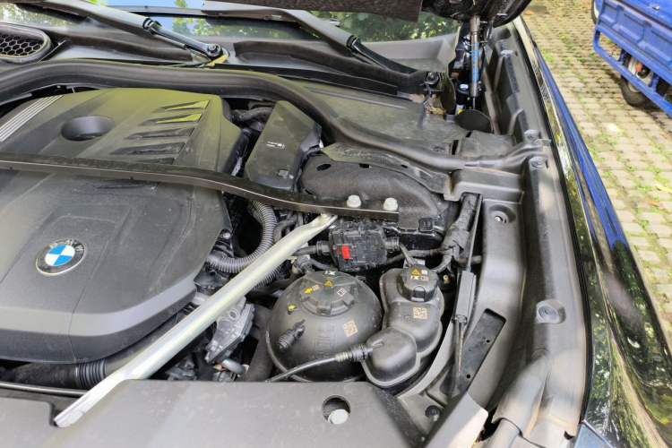 Used BMW 7 Series 2023 735Li M Sport Package Engine Bay Left