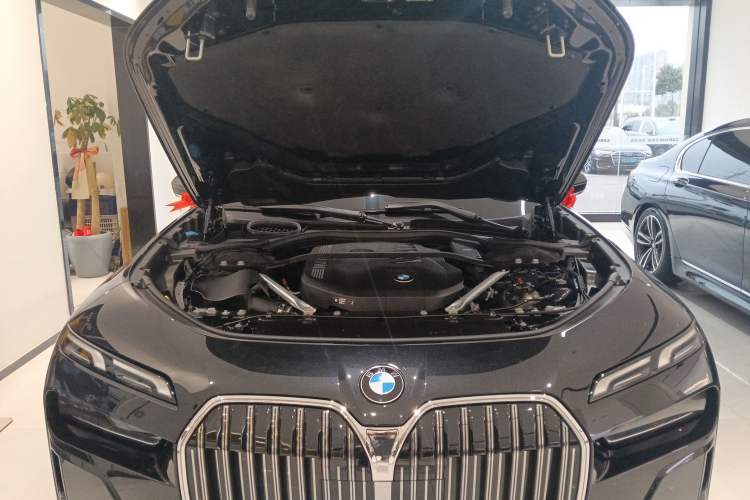 Used BMW 7 Series 2023 735Li M Sport Package Engine Bay
