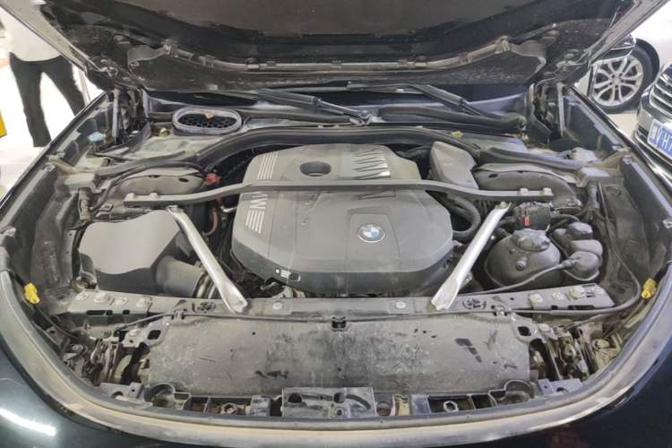 Used BMW 7 Series 2023 735Li Luxury Package Engine Bay