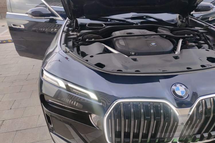Used BMW 7 Series 2023 735Li M Sport Package Engine Bay Right