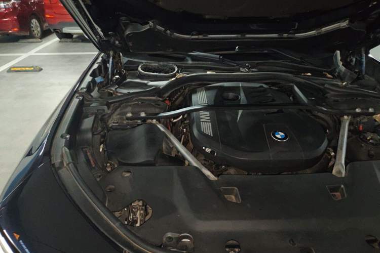 Used BMW 7 Series 2023 735Li M Sport Package Engine Bay Right