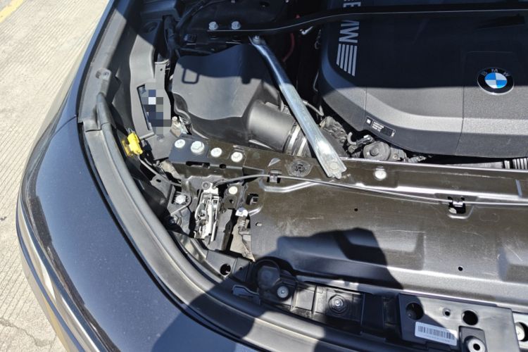 Used BMW 7 Series 2023 735Li M Sport Package Engine Bay Right