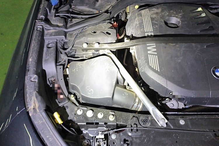Used BMW 7 Series 2023 735Li M Sport Package Engine Bay Right