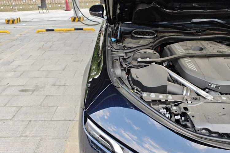 Used BMW 7 Series 2023 735Li M Sport Package Engine Bay Right