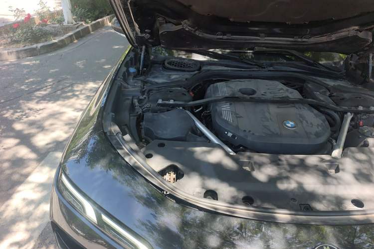 Used BMW 7 Series 2023 735Li Luxury Package Engine Bay Right