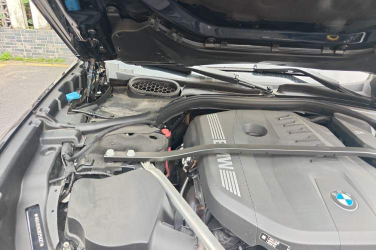 Used BMW 7 Series 2023 735Li M Sport Package Engine Bay Right