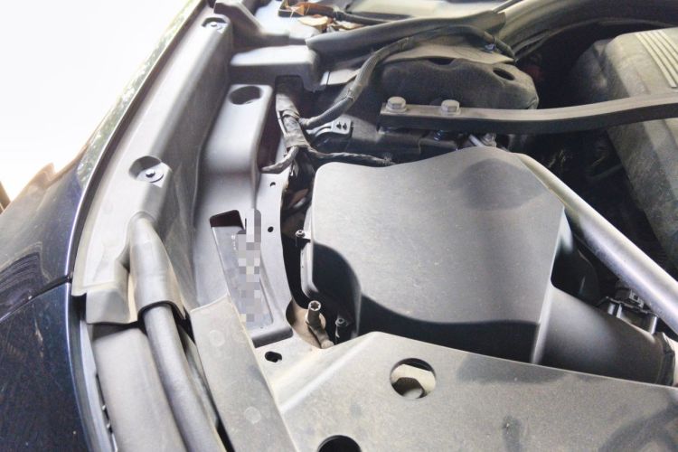 Used BMW 7 Series 2023 735Li Luxury Package Engine Bay Right
