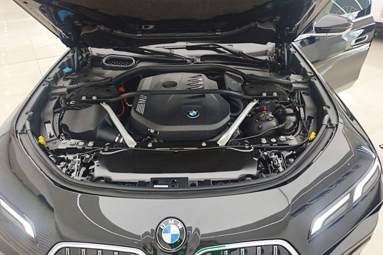 Used BMW 7 Series 2023 735Li M Sport Package Engine Bay