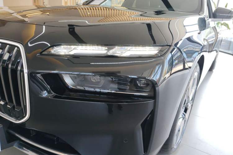 Used BMW 7 Series 2023 740Li Luxury Edition with Premium Package Exterior 1