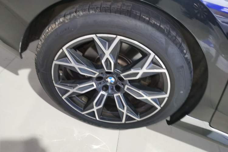Used BMW 7 Series 2023 735Li Luxury Package Exterior 1