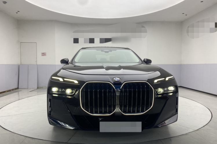 Used BMW 7 Series 2023 735Li M Sport Package Exterior 2
