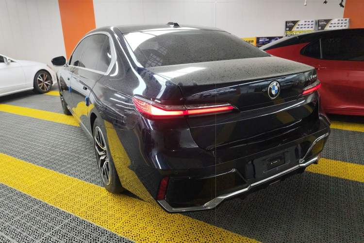 Used BMW 7 Series 2023 735Li M Sport Package Exterior 2