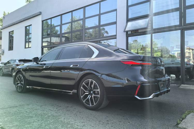 Used BMW 7 Series 2023 735Li M Sport Package Exterior 2