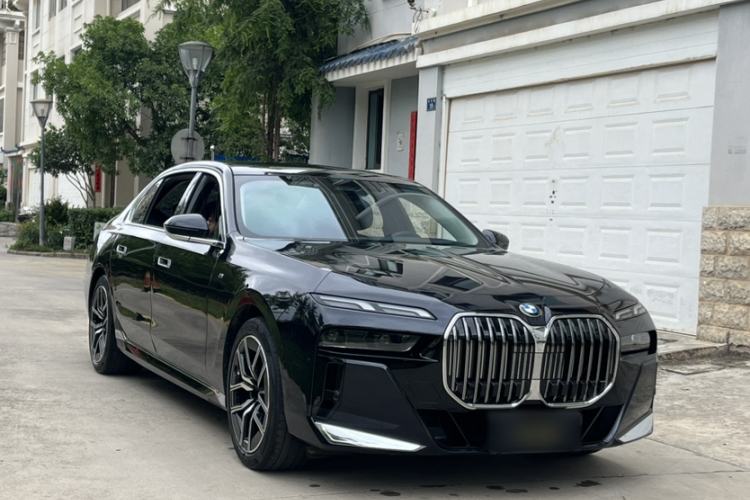 Used BMW 7 Series 2023 735Li M Sport Package Exterior 2