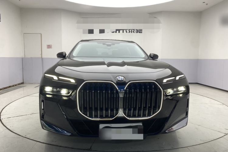 Used BMW 7 Series 2023 735Li M Sport Package Exterior 2