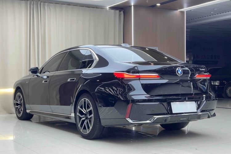 Used BMW 7 Series 2023 735Li M Sport Package Exterior 2