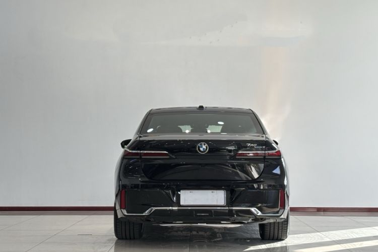 Used BMW 7 Series 2023 735Li M Sport Package Exterior 2