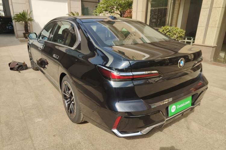 Used BMW 7 Series 2023 735Li M Sport Package Exterior 2