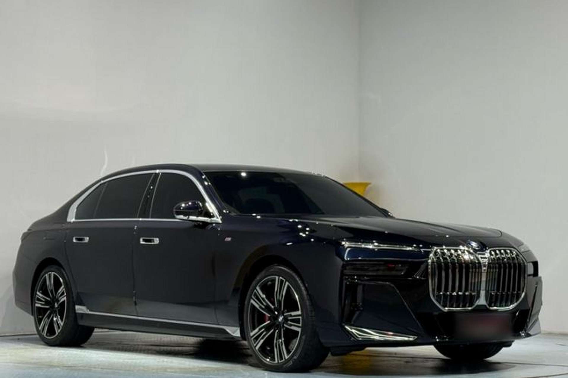 Used BMW 7 Series 2023 740Li Luxury Edition M Sport Package Exterior 2