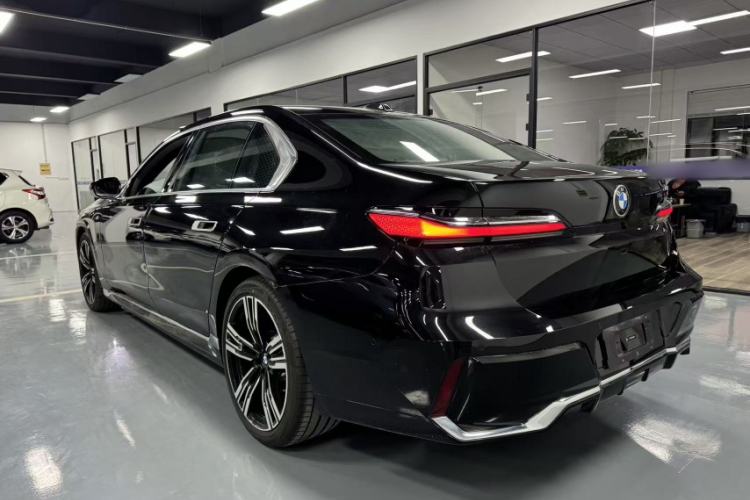 Used BMW 7 Series 2023 Restyled 740Li Luxury Edition M Sport Package Exterior 2