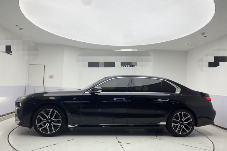 Used BMW 7 Series 2023 735Li M Sport Package Exterior 2