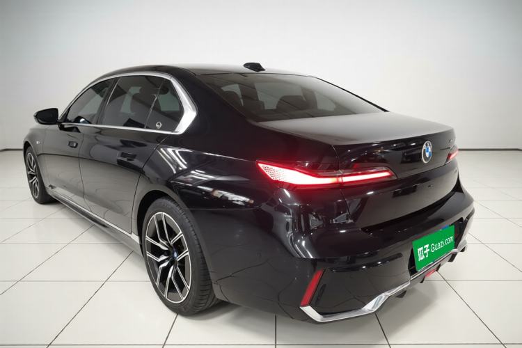Used BMW 7 Series 2023 735Li M Sport Package Exterior 2