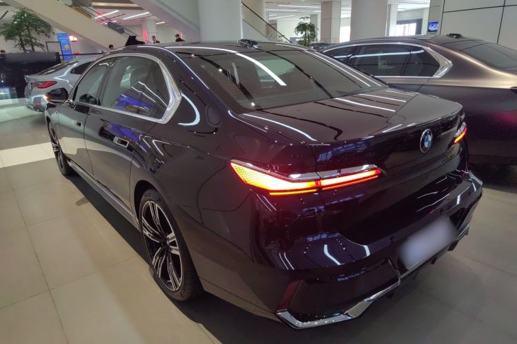 Used BMW 7 Series 2023 740Li Luxury Edition M Sport Package Exterior 2