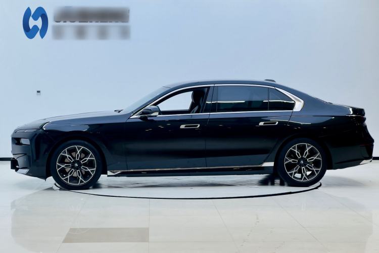 Used BMW 7 Series 2023 735Li Luxury Package Exterior 2