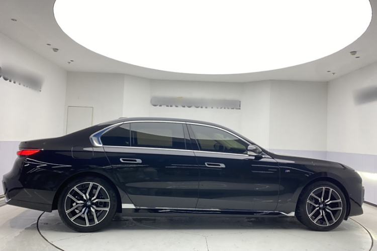 Used BMW 7 Series 2023 735Li M Sport Package Exterior 2