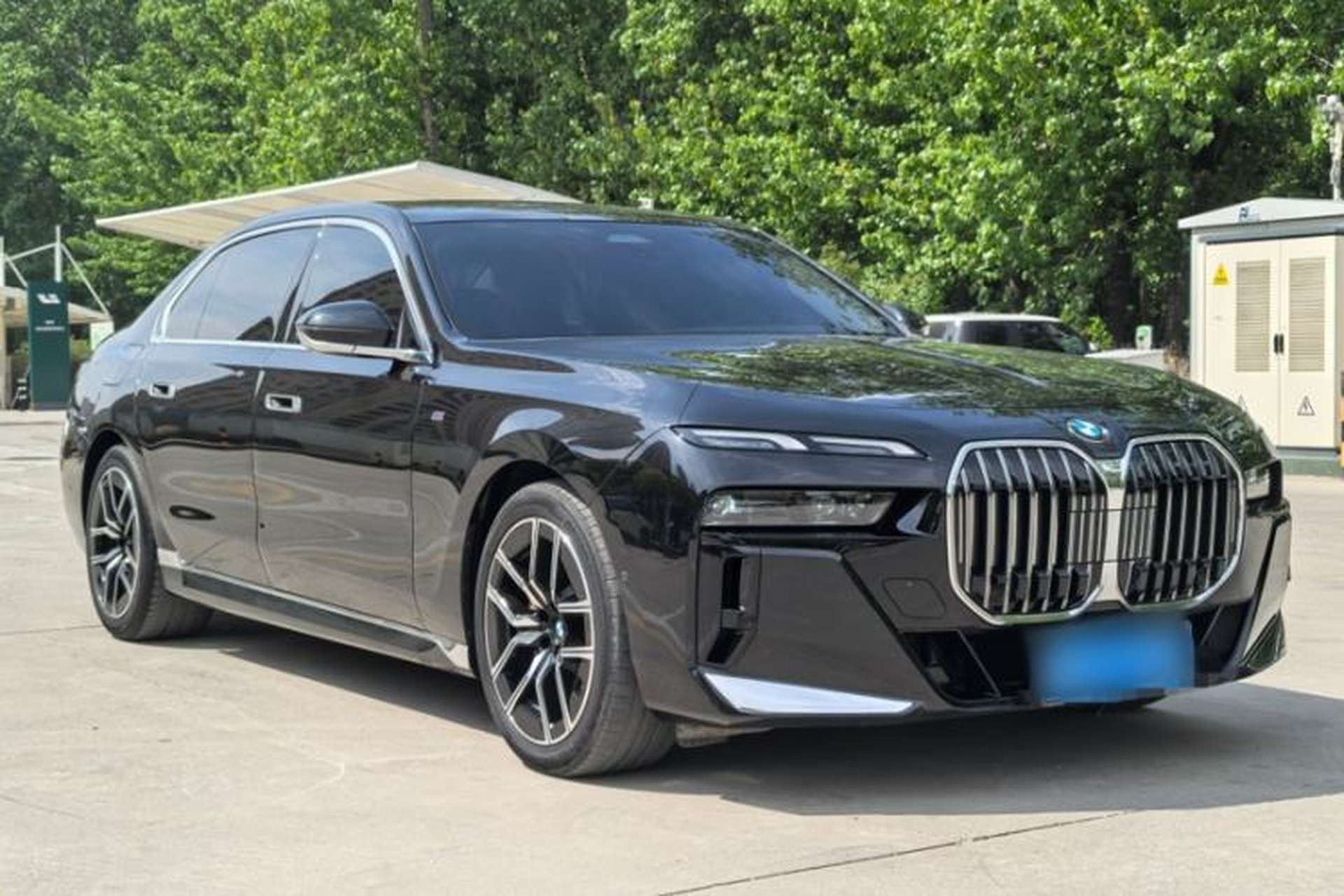 Used BMW 7 Series 2023 735Li M Sport Package Exterior 2