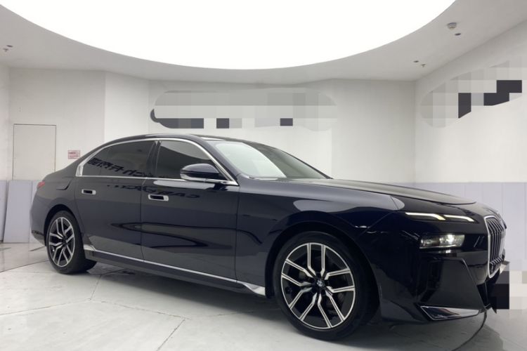 Used BMW 7 Series 2023 735Li M Sport Package Exterior 3