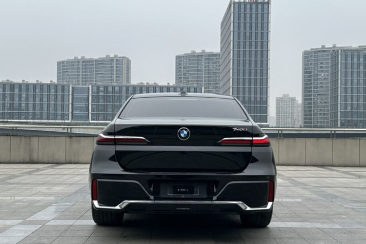 Used BMW 7 Series 2023 Restyled 740Li Luxury Edition M Sport Package Exterior 3