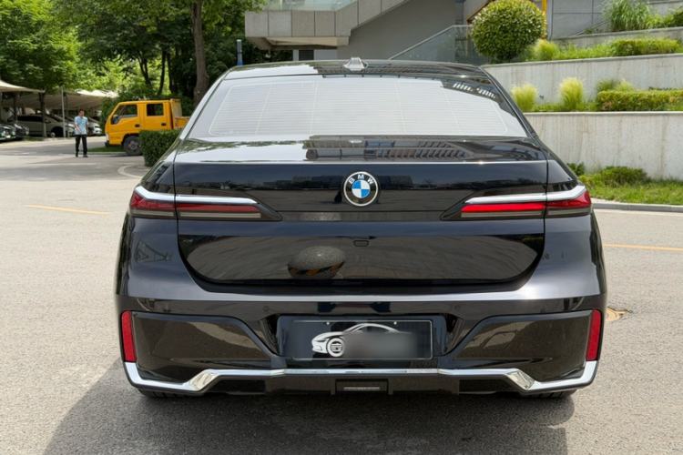 Used BMW 7 Series 2023 735Li M Sport Package Exterior 3