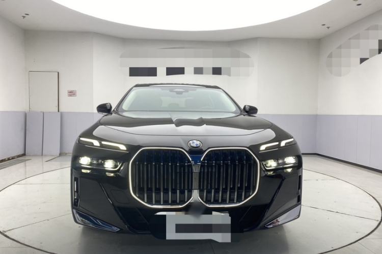 Used BMW 7 Series 2023 735Li M Sport Package Exterior 3