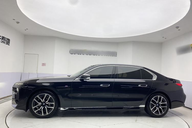 Used BMW 7 Series 2023 735Li M Sport Package Exterior 3