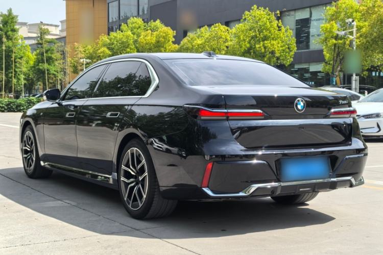 Used BMW 7 Series 2023 735Li M Sport Package Exterior 3