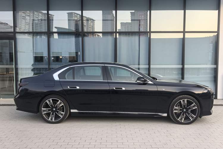 Used BMW 7 Series 2023 740Li Leading Model M Sport Package Exterior 4