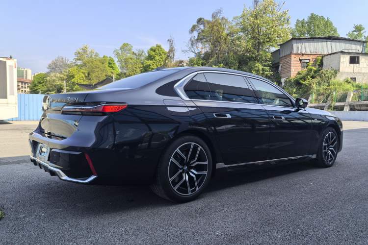 Used BMW 7 Series 2023 735Li M Sport Package Exterior 4