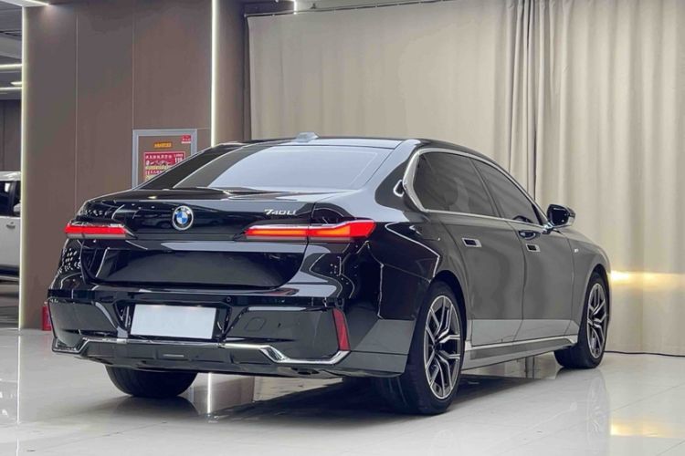 Used BMW 7 Series 2023 735Li M Sport Package Exterior 4
