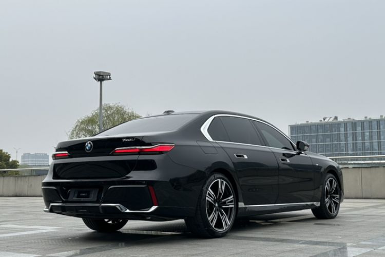 Used BMW 7 Series 2023 Restyled 740Li Luxury Edition M Sport Package Exterior 4