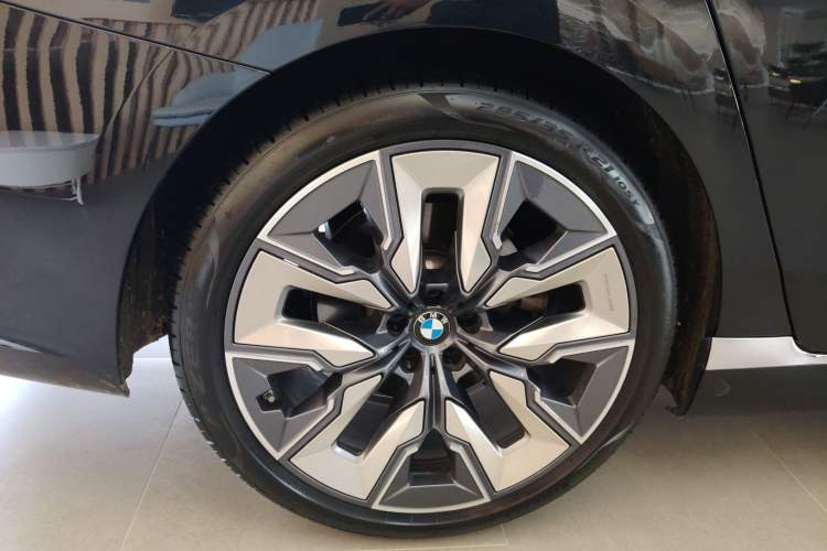 Used BMW 7 Series 2023 740Li Luxury Edition with Premium Package Exterior 4