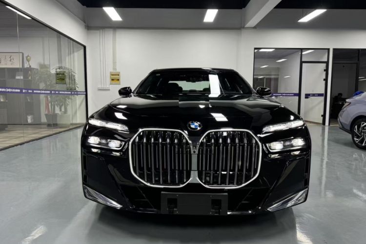 Used BMW 7 Series 2023 Restyled 740Li Luxury Edition M Sport Package Exterior 4